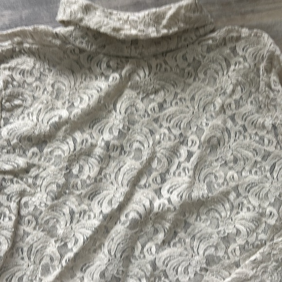 Nicole Miller Lace turtle Neck Long sleeve top - Picture 2 of 4